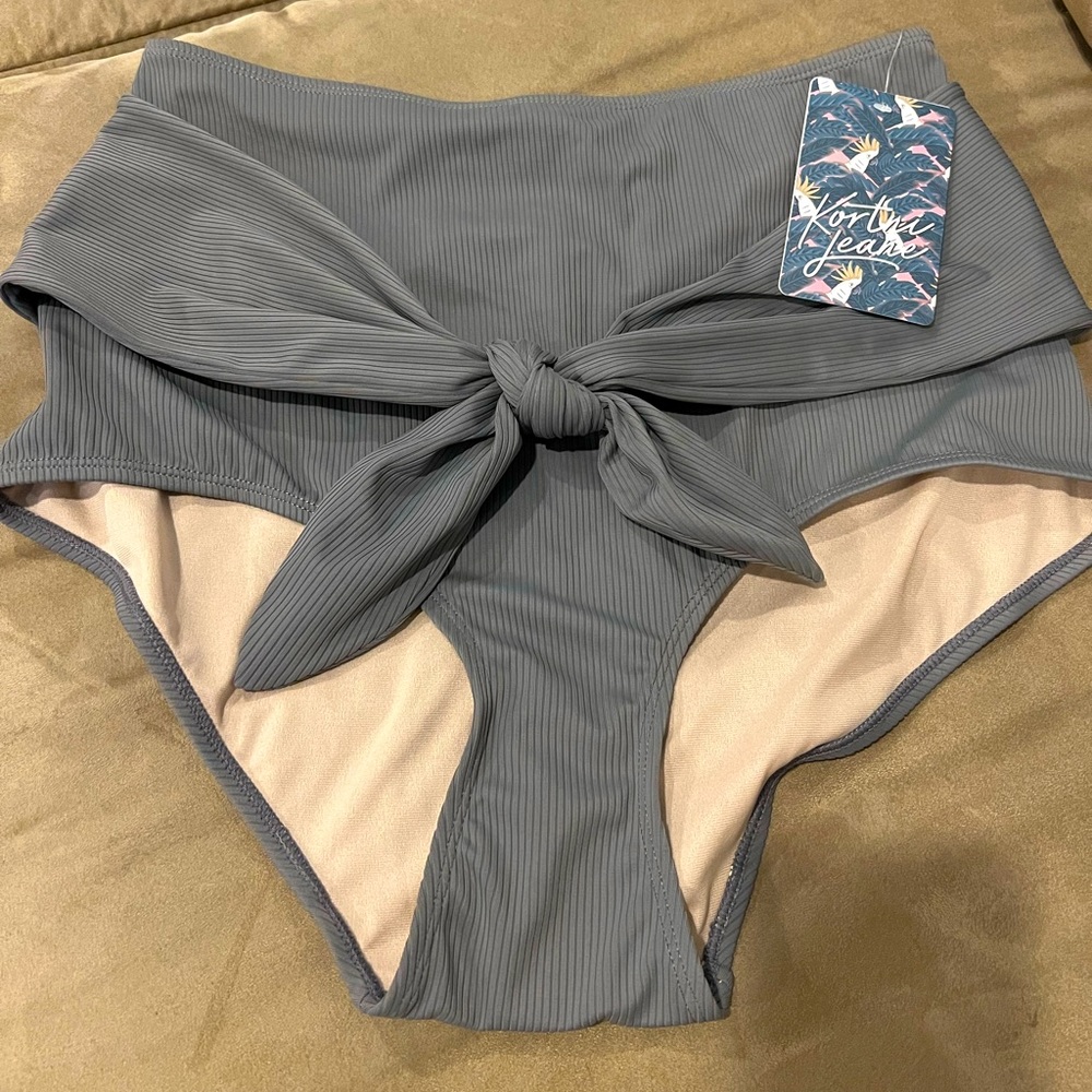 Kortni Jeane tie up front bottoms- size large